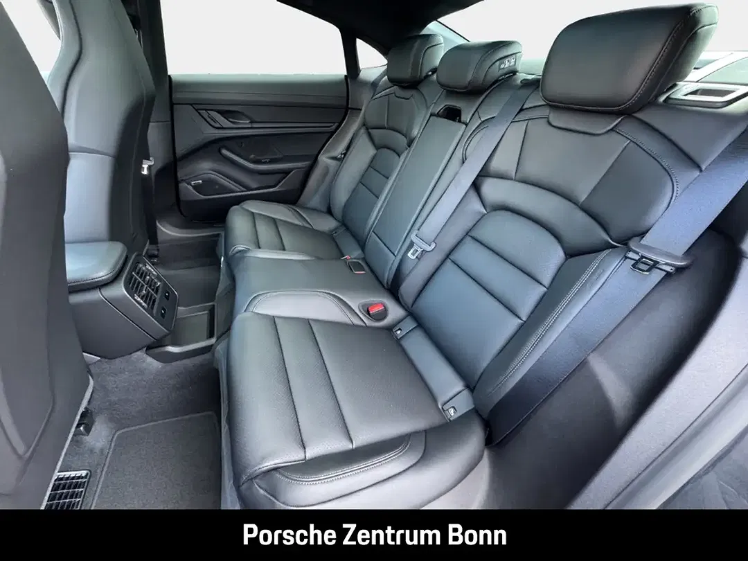 Porsche Taycan - Thumbnail 13