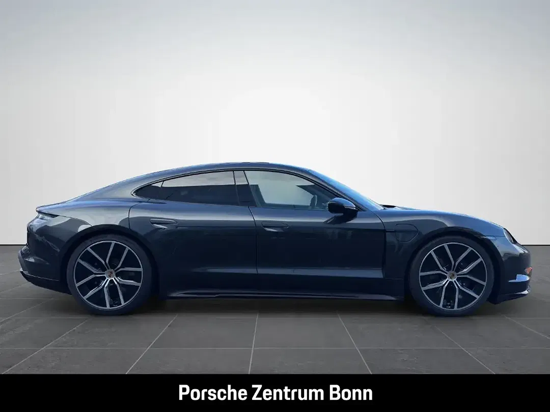 Porsche Taycan - Thumbnail 4