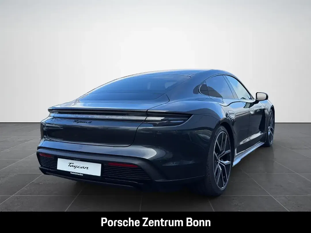 Porsche Taycan - Thumbnail 5