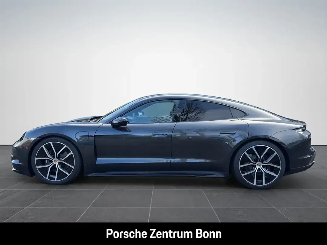 Porsche Taycan - Thumbnail 8