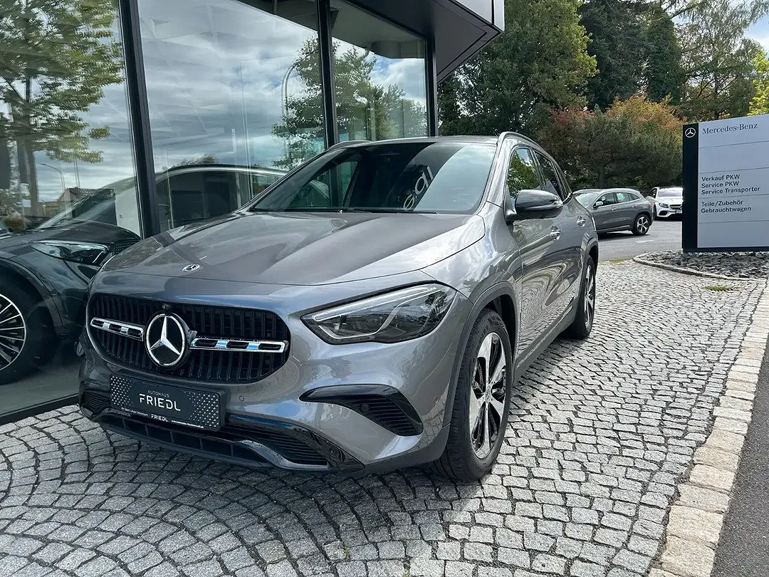 Mercedes-Benz GLA 200 - Thumbnail 3