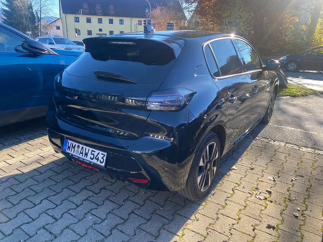 Peugeot 208 - Thumbnail 6