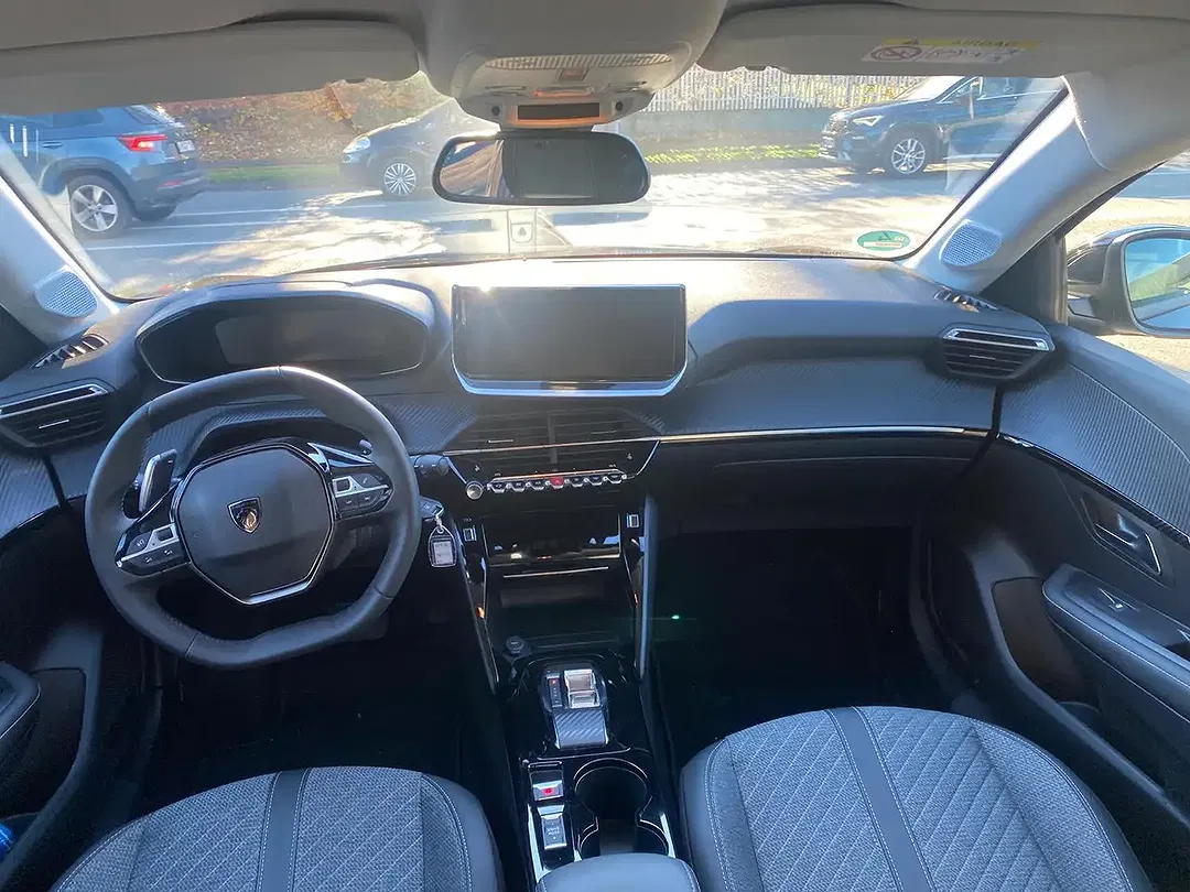 Peugeot 208 - Thumbnail 9