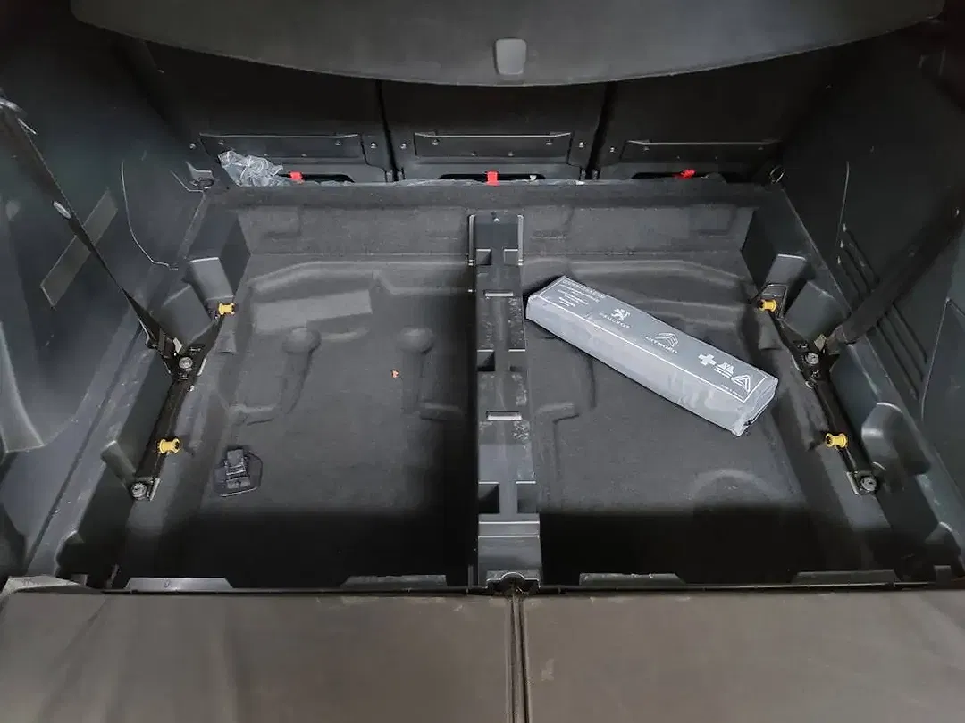 Peugeot 5008 - Thumbnail 11