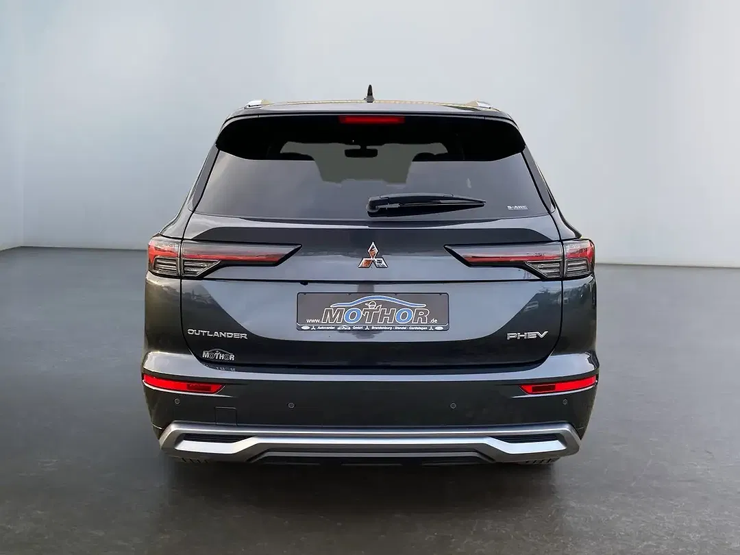 Mitsubishi Outlander - Thumbnail 5