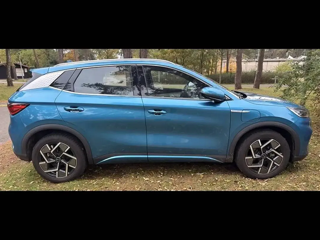BYD Atto 3 - Thumbnail 3