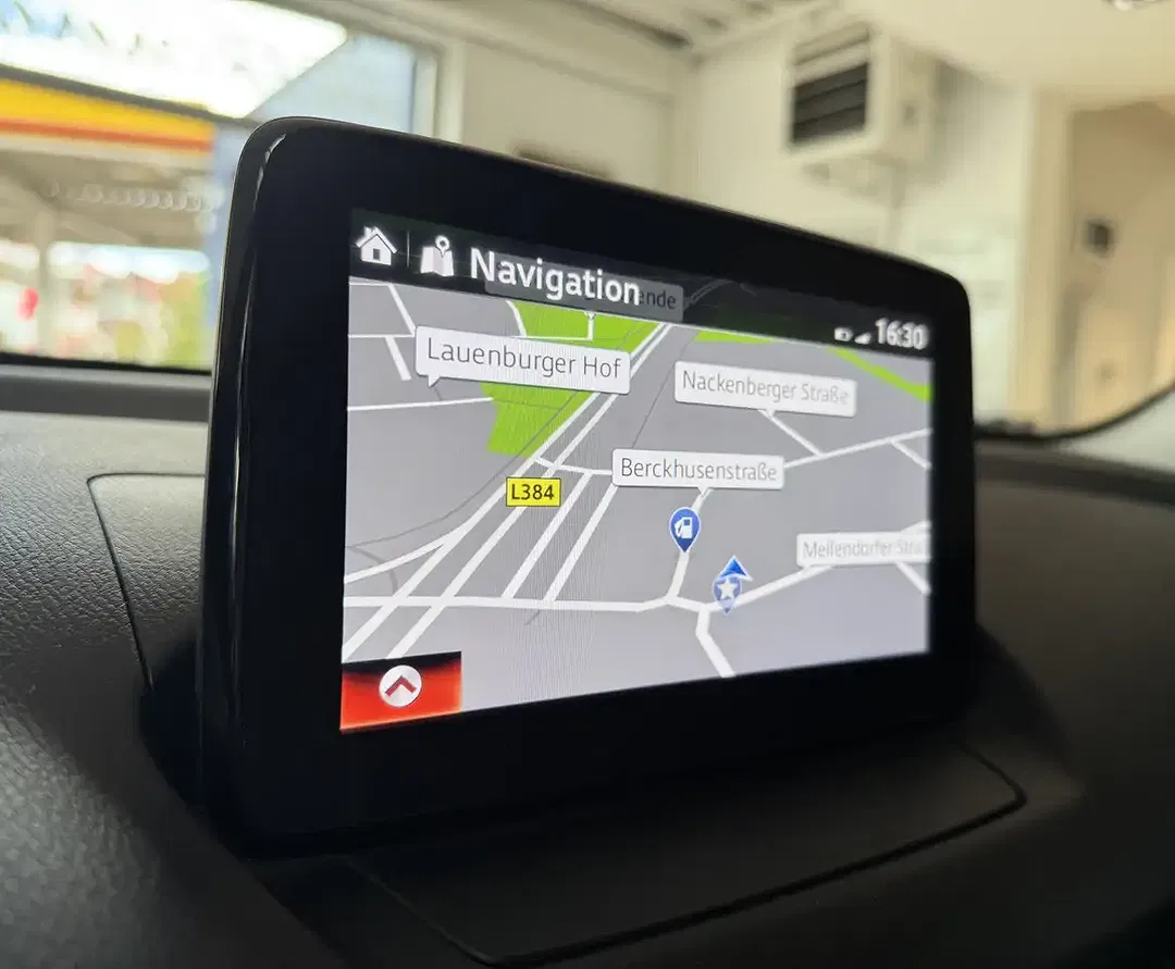 Mazda 2 - Thumbnail 11
