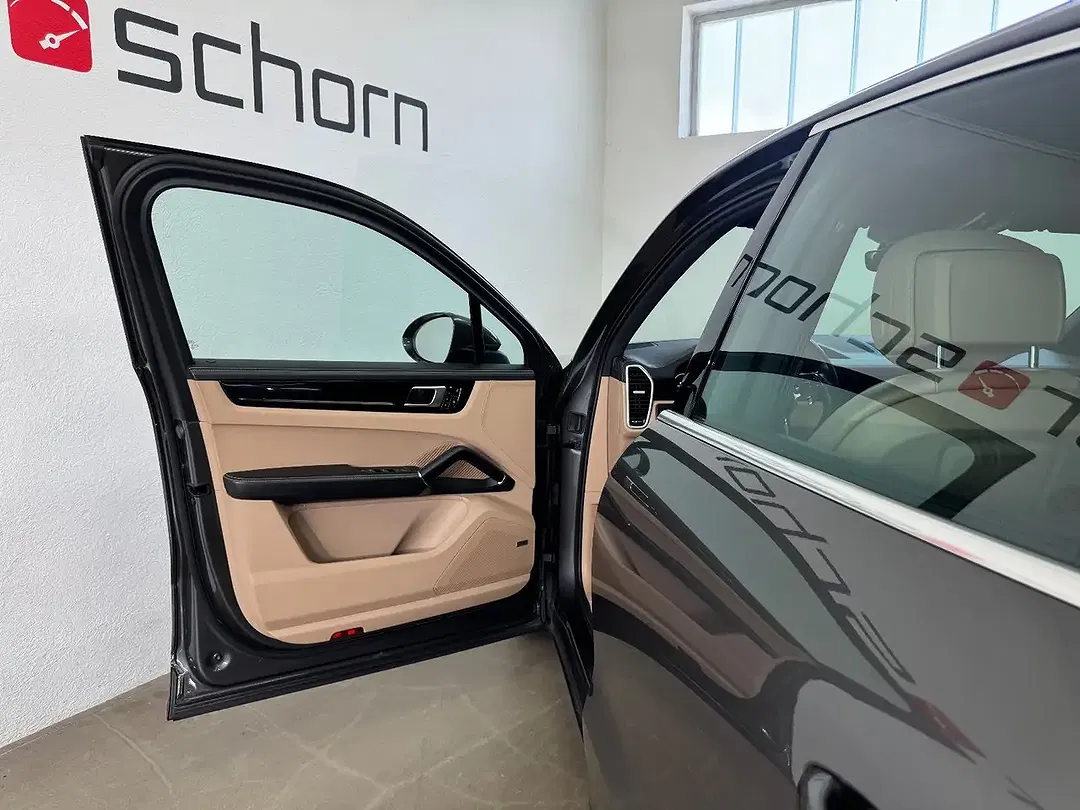 Porsche Cayenne - Thumbnail 8