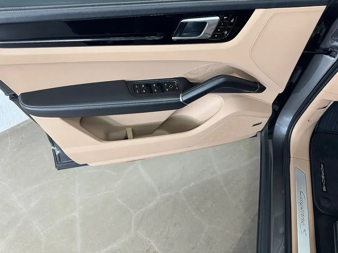 Porsche Cayenne - Thumbnail 9