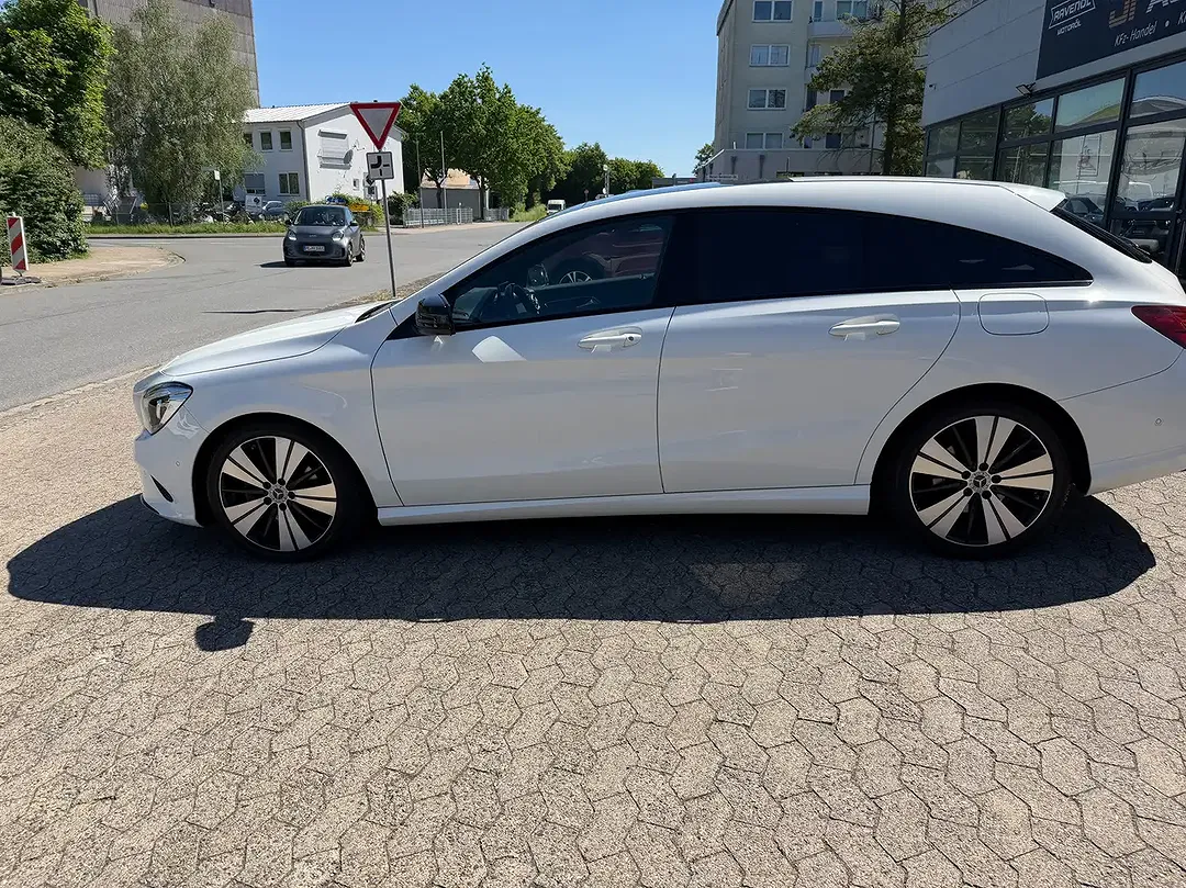 Mercedes-Benz CLA 200 - Thumbnail 13