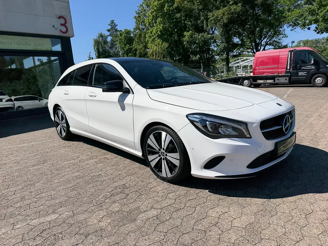 Mercedes-Benz CLA 200 - Thumbnail 4