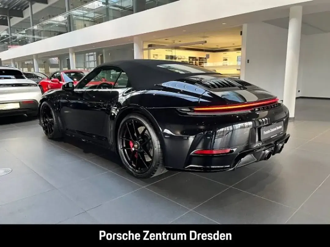 Porsche 992 - Thumbnail 3