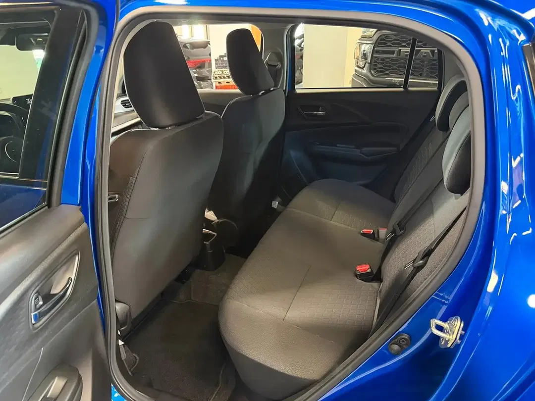 Suzuki Swift - Thumbnail 11