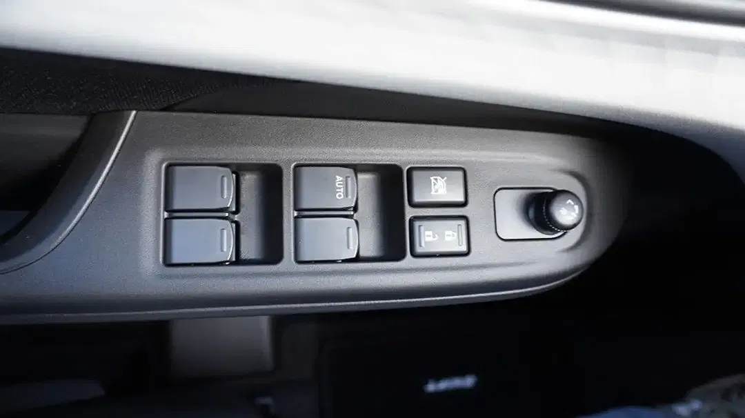 Suzuki Swift - Thumbnail 10