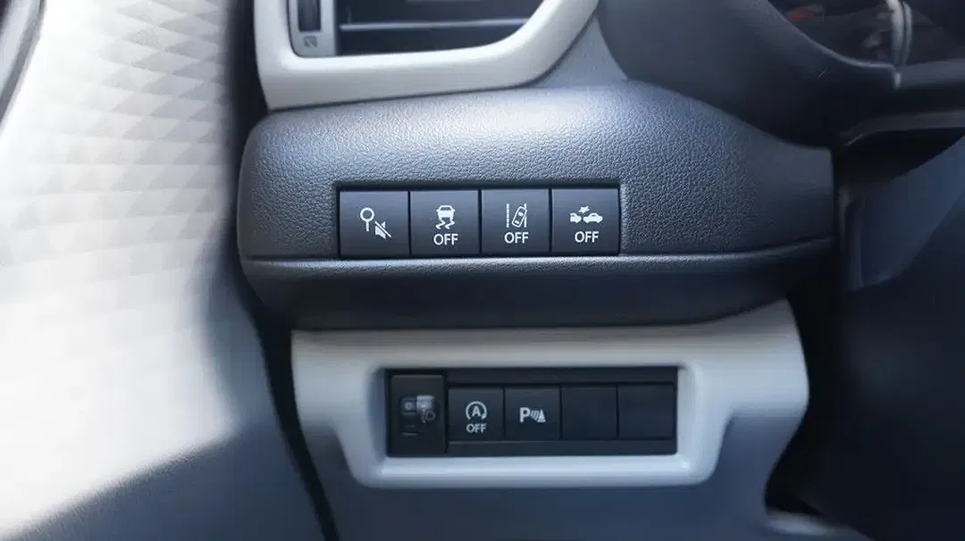 Suzuki Swift - Thumbnail 11