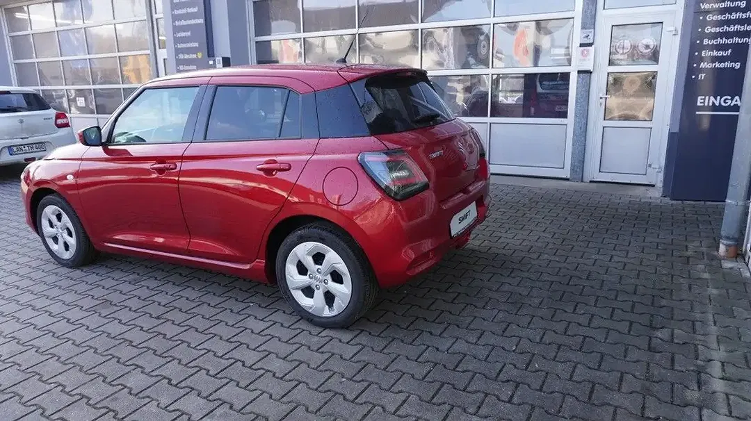 Suzuki Swift - Thumbnail 4