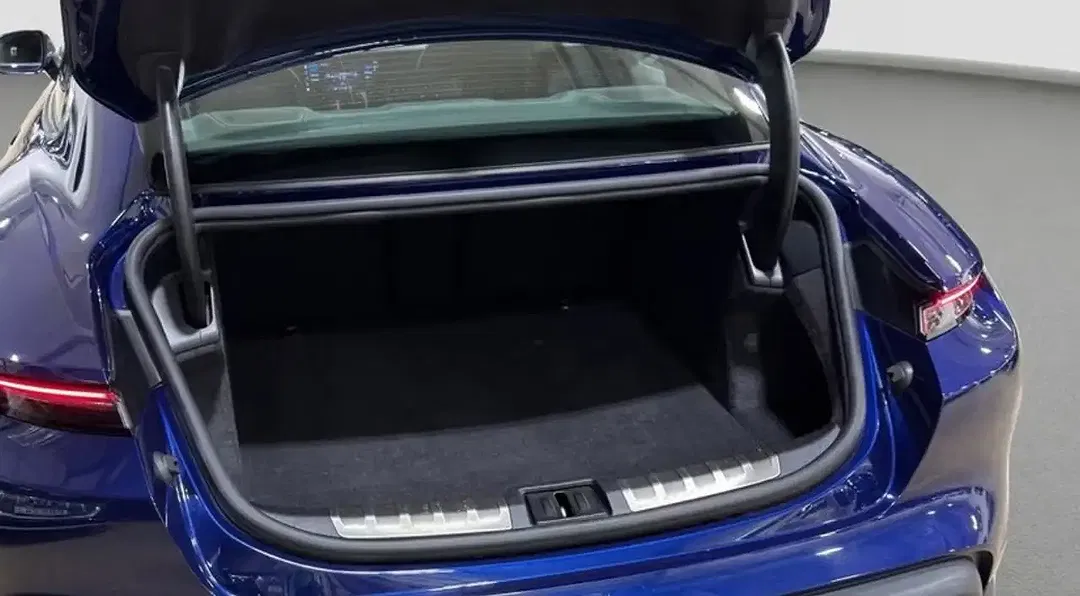 Porsche Taycan - Thumbnail 9