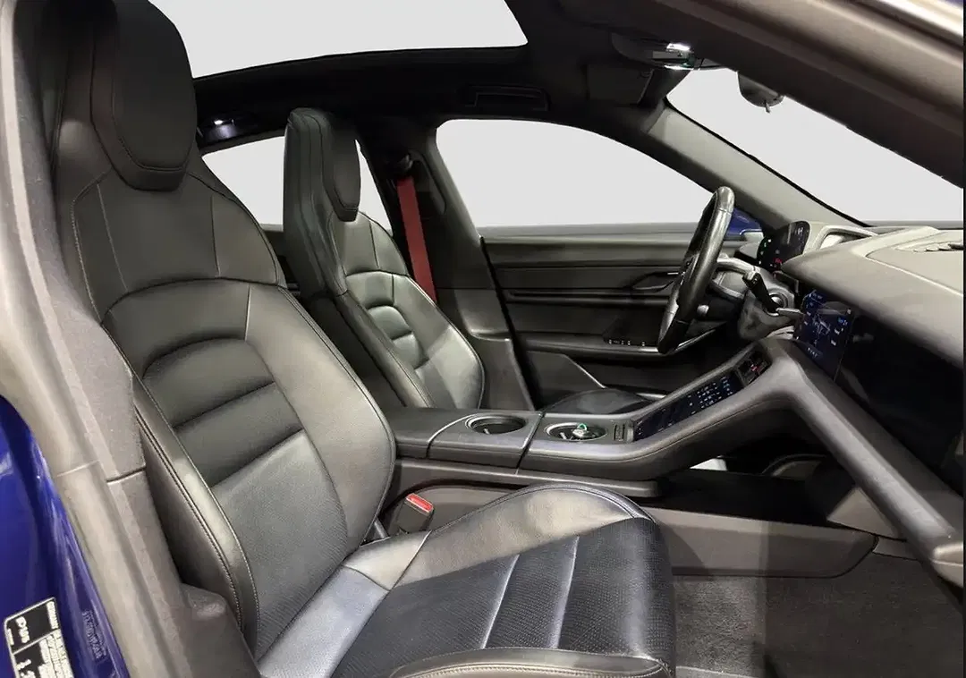 Porsche Taycan - Thumbnail 11