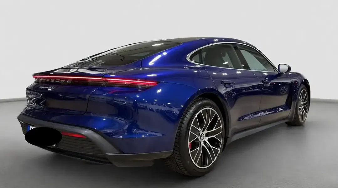 Porsche Taycan - Thumbnail 4