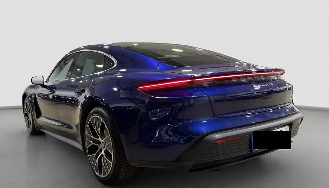 Porsche Taycan - Thumbnail 5