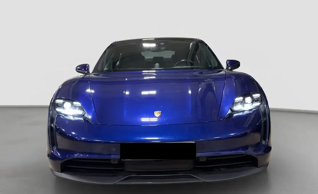 Porsche Taycan - Thumbnail 6