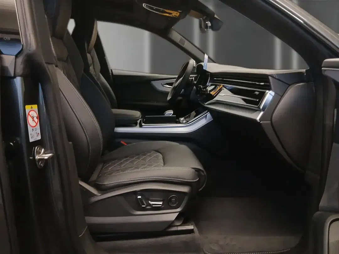 Audi Q8 - Thumbnail 10