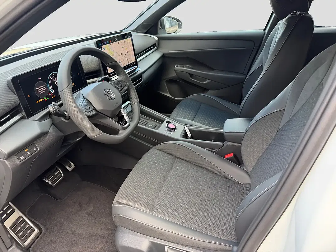Volkswagen T-Roc - Thumbnail 9