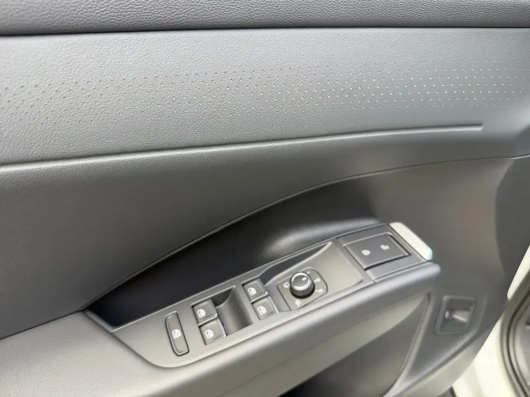 Volkswagen T-Roc - Thumbnail 13