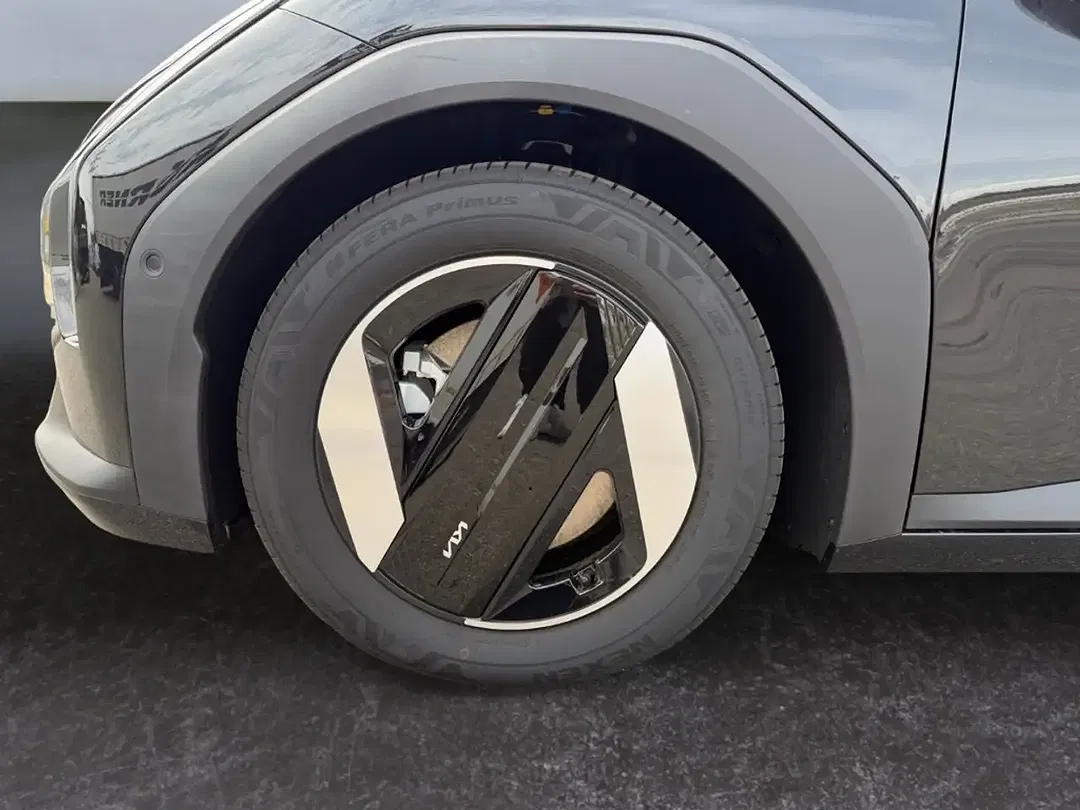 Kia EV4 - Thumbnail 14