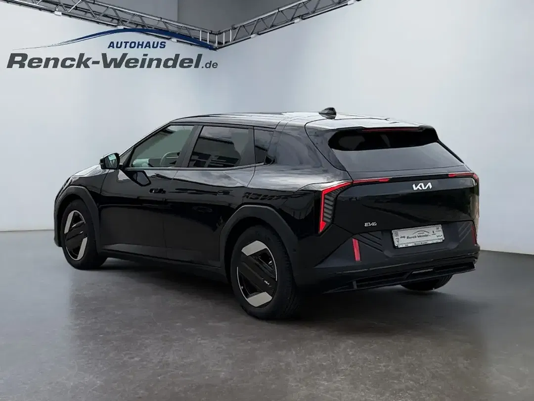 Kia EV4 - Thumbnail 3