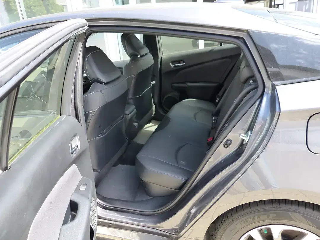 Toyota Prius - Thumbnail 11