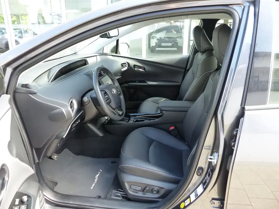 Toyota Prius - Thumbnail 12