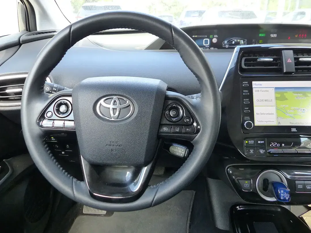 Toyota Prius - Thumbnail 13