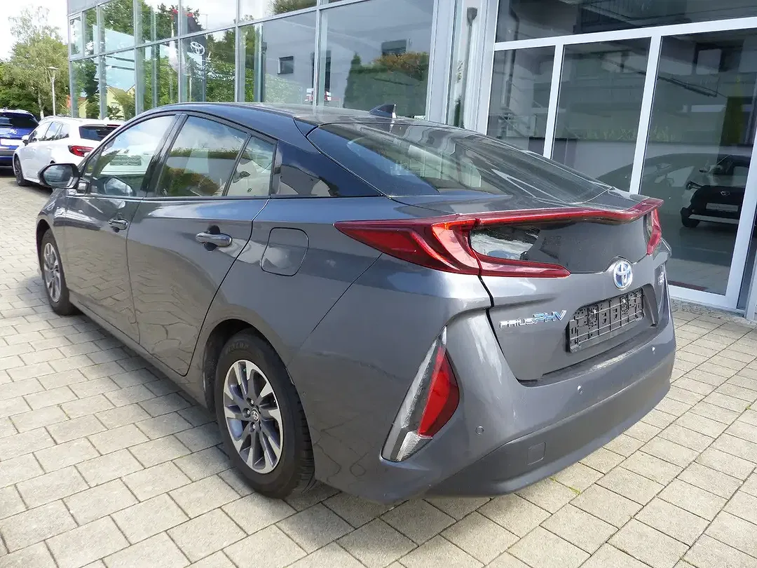 Toyota Prius - Thumbnail 2