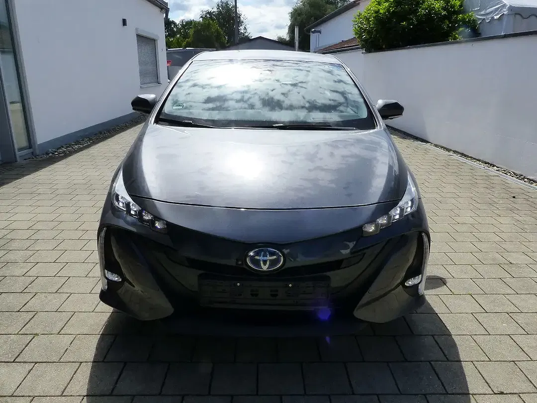 Toyota Prius - Thumbnail 5