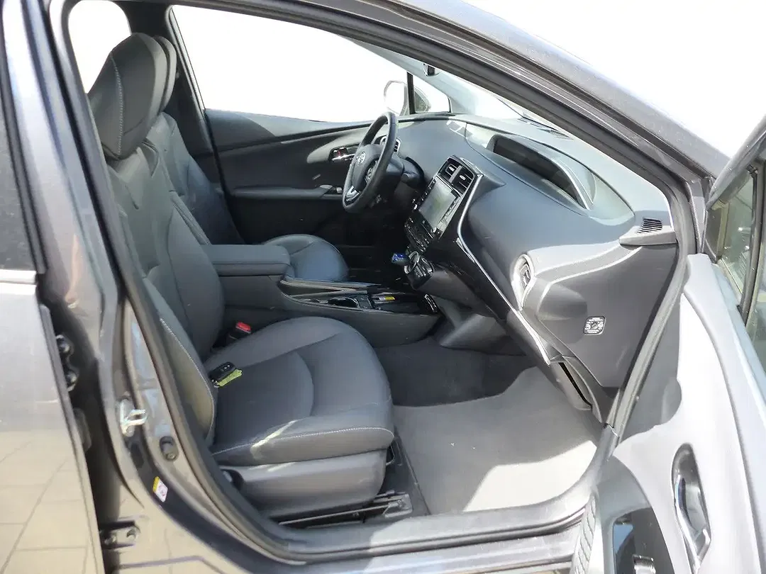 Toyota Prius - Thumbnail 6