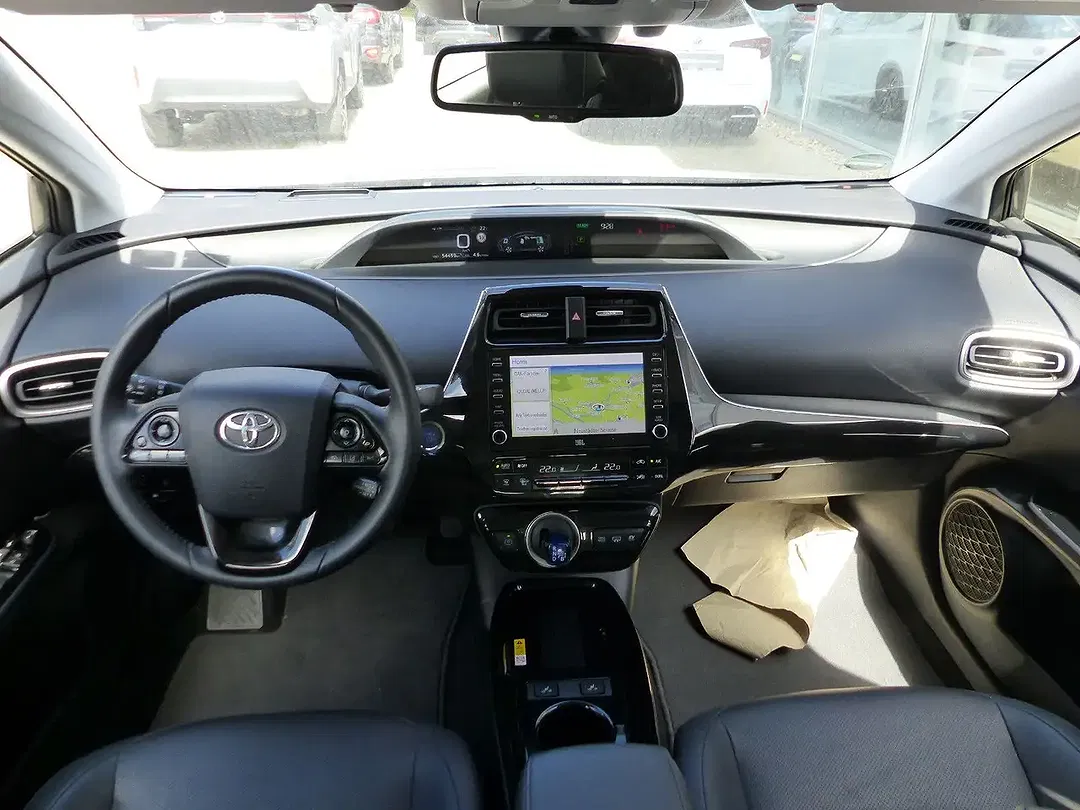 Toyota Prius - Thumbnail 8