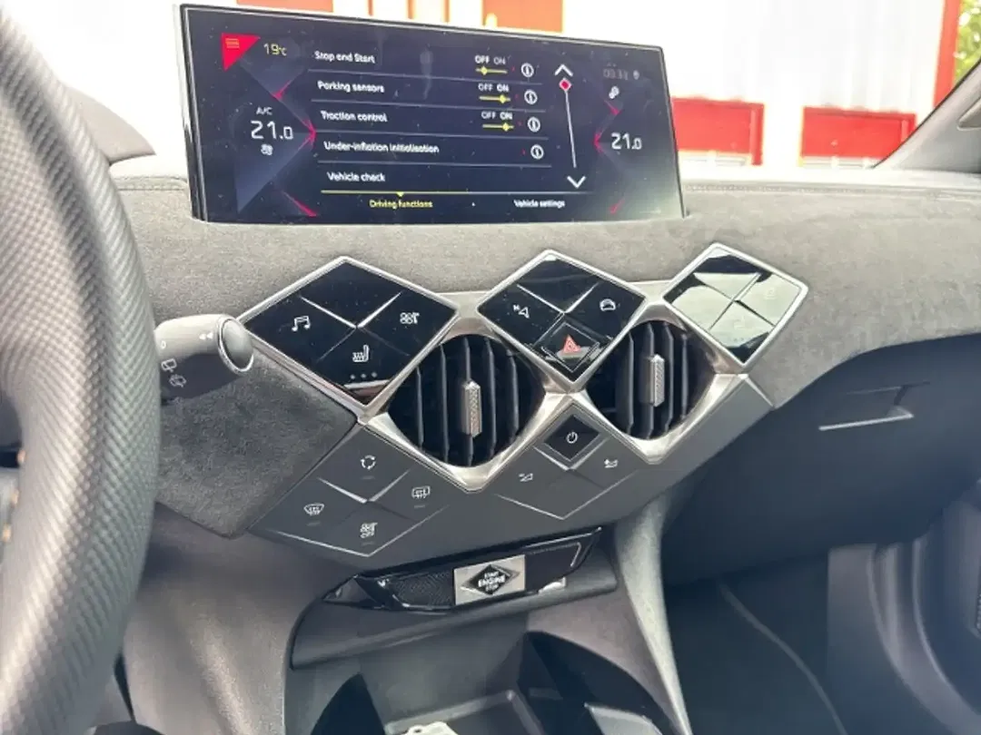 DS Automobiles DS 3 Crossback - Thumbnail 12