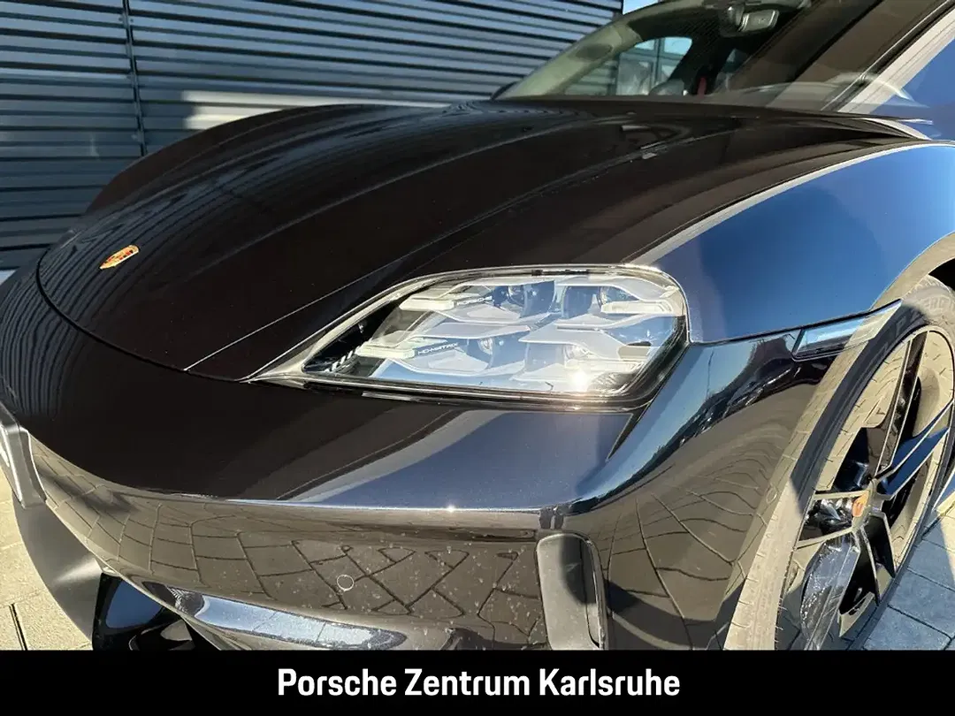 Porsche Taycan - Thumbnail 12