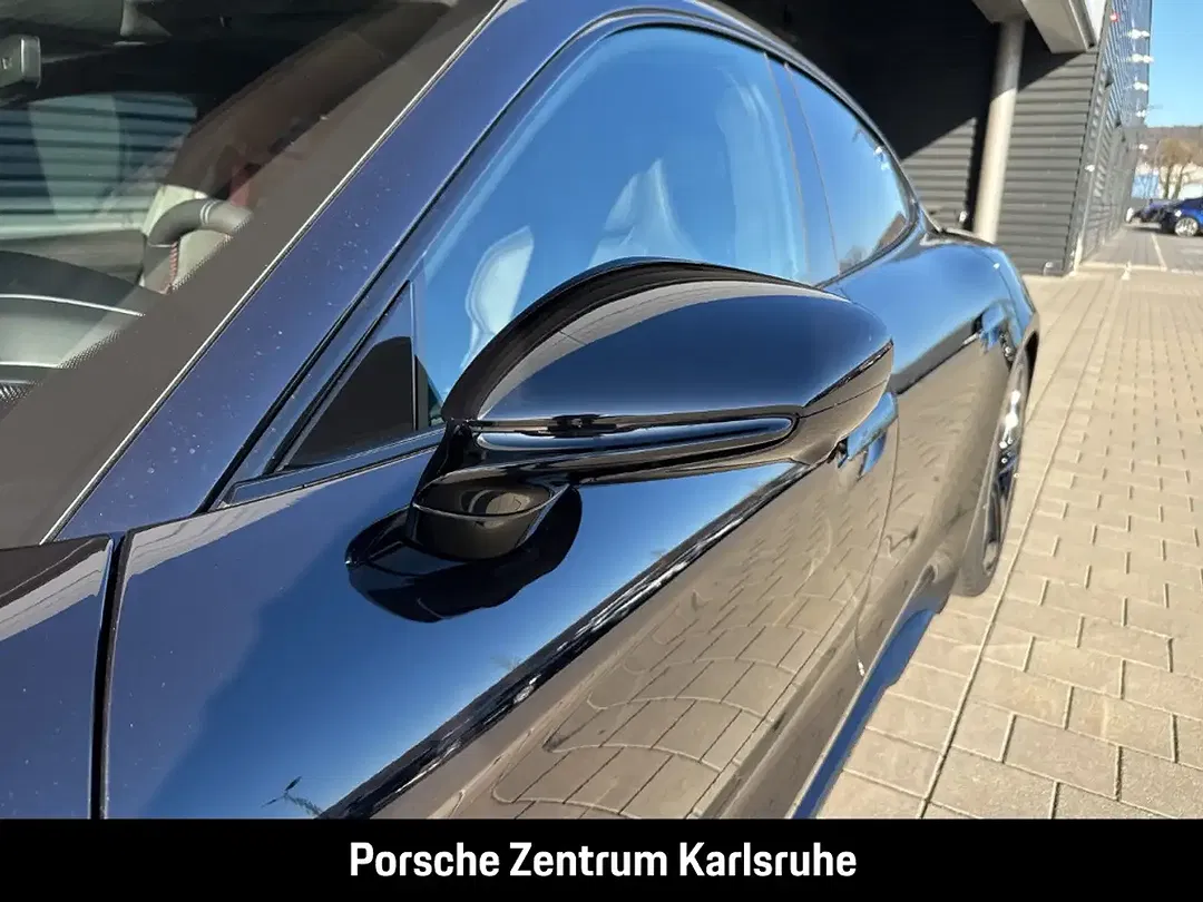 Porsche Taycan - Thumbnail 13