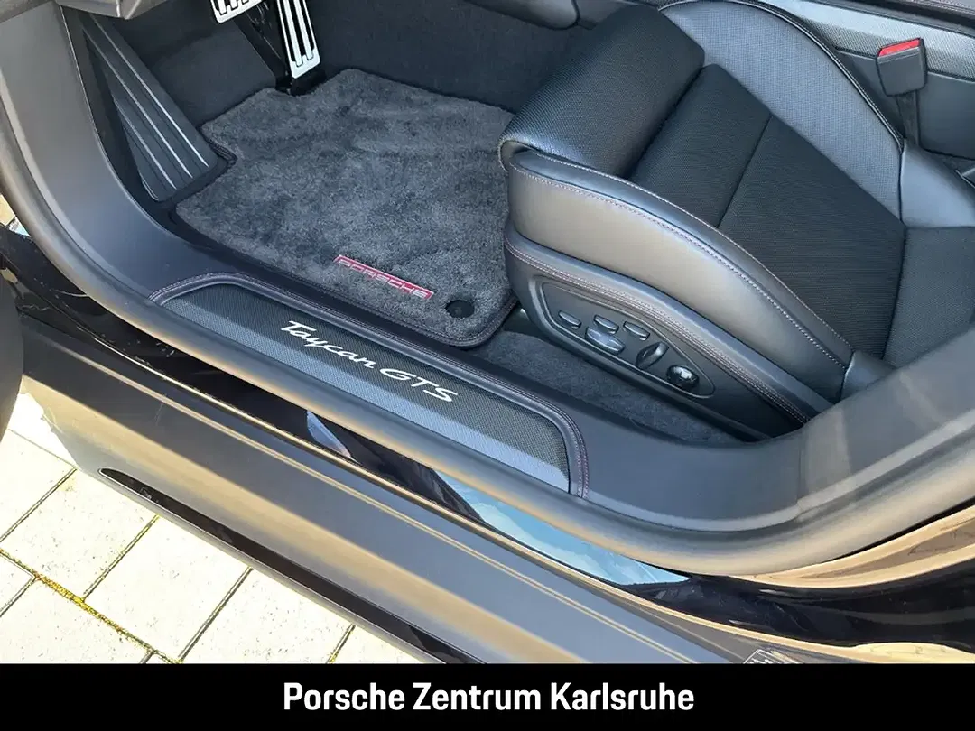 Porsche Taycan - Thumbnail 15
