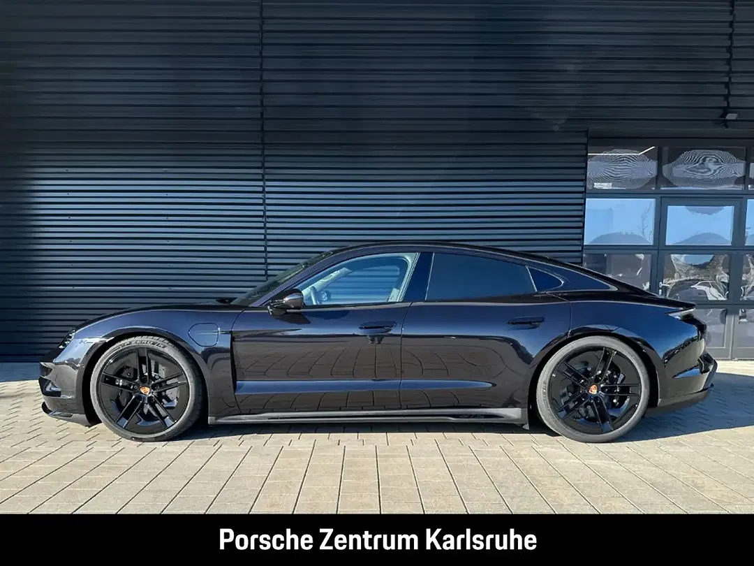 Porsche Taycan - Thumbnail 2