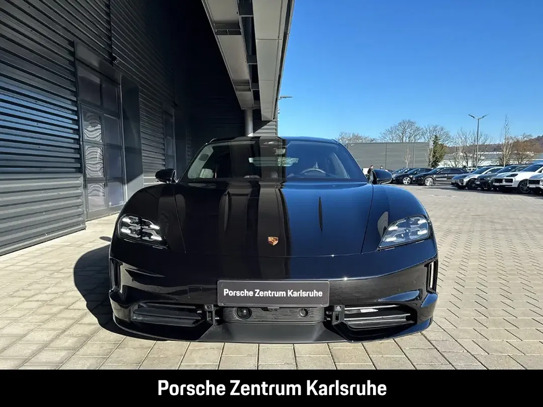 Porsche Taycan - Thumbnail 4