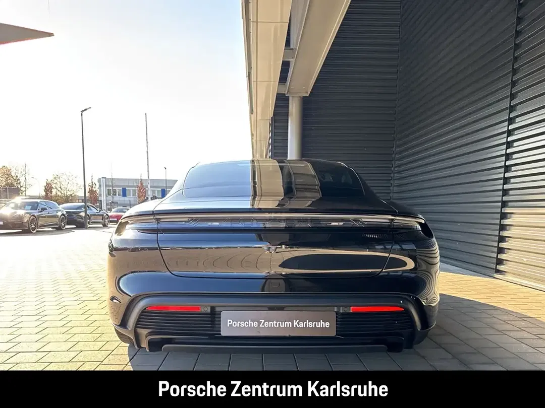 Porsche Taycan - Thumbnail 5
