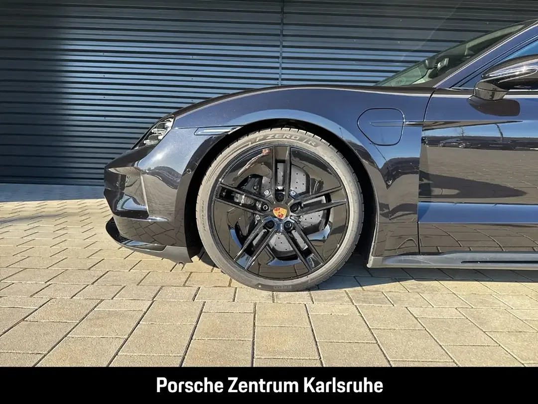 Porsche Taycan - Thumbnail 6