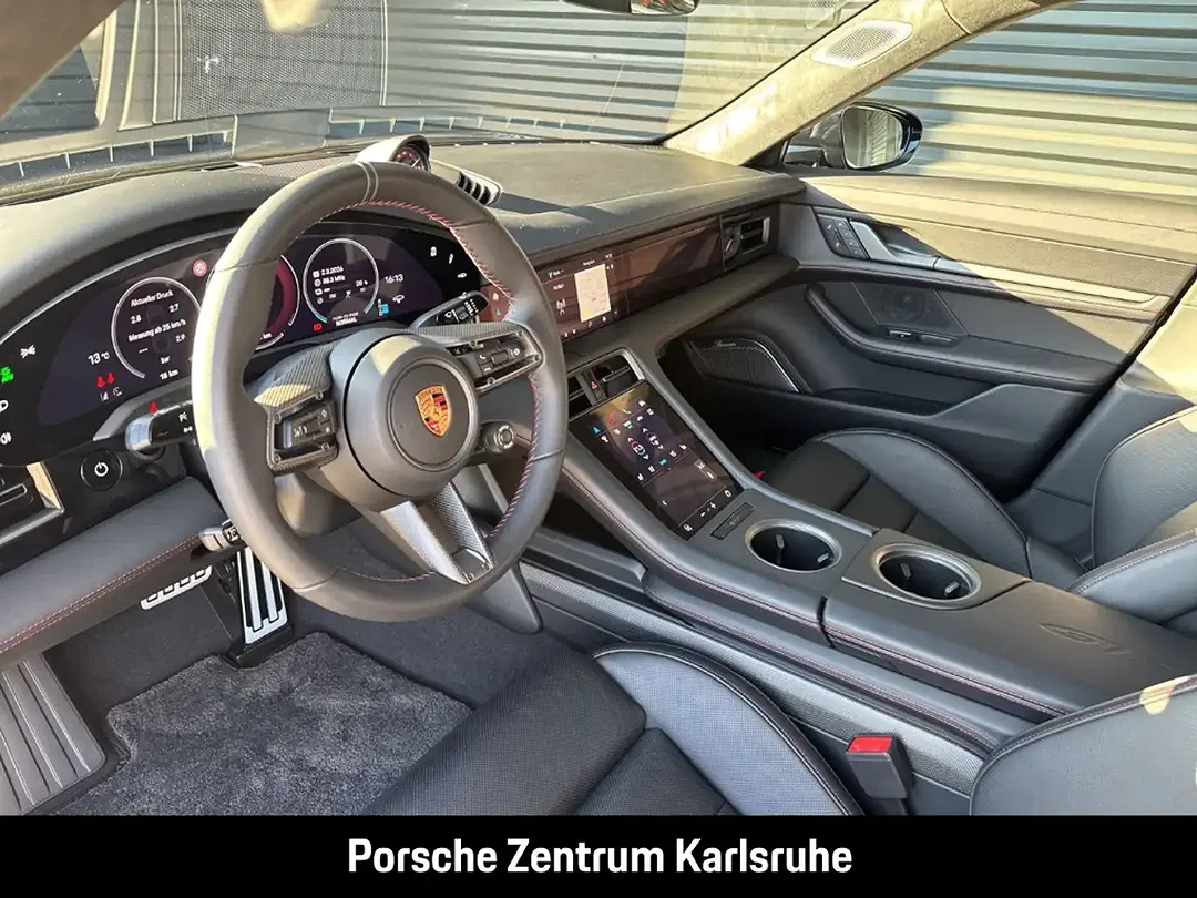 Porsche Taycan - Thumbnail 7