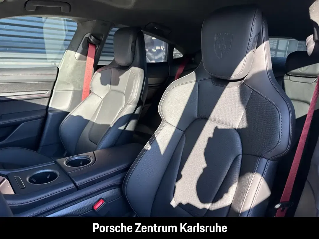 Porsche Taycan - Thumbnail 8