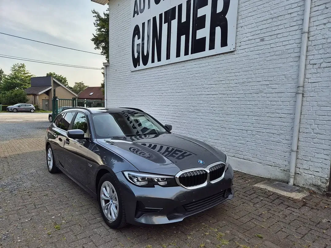 BMW 320 - Thumbnail 2