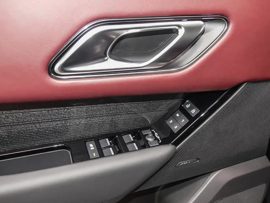 Land Rover Range Rover Velar - Thumbnail 15