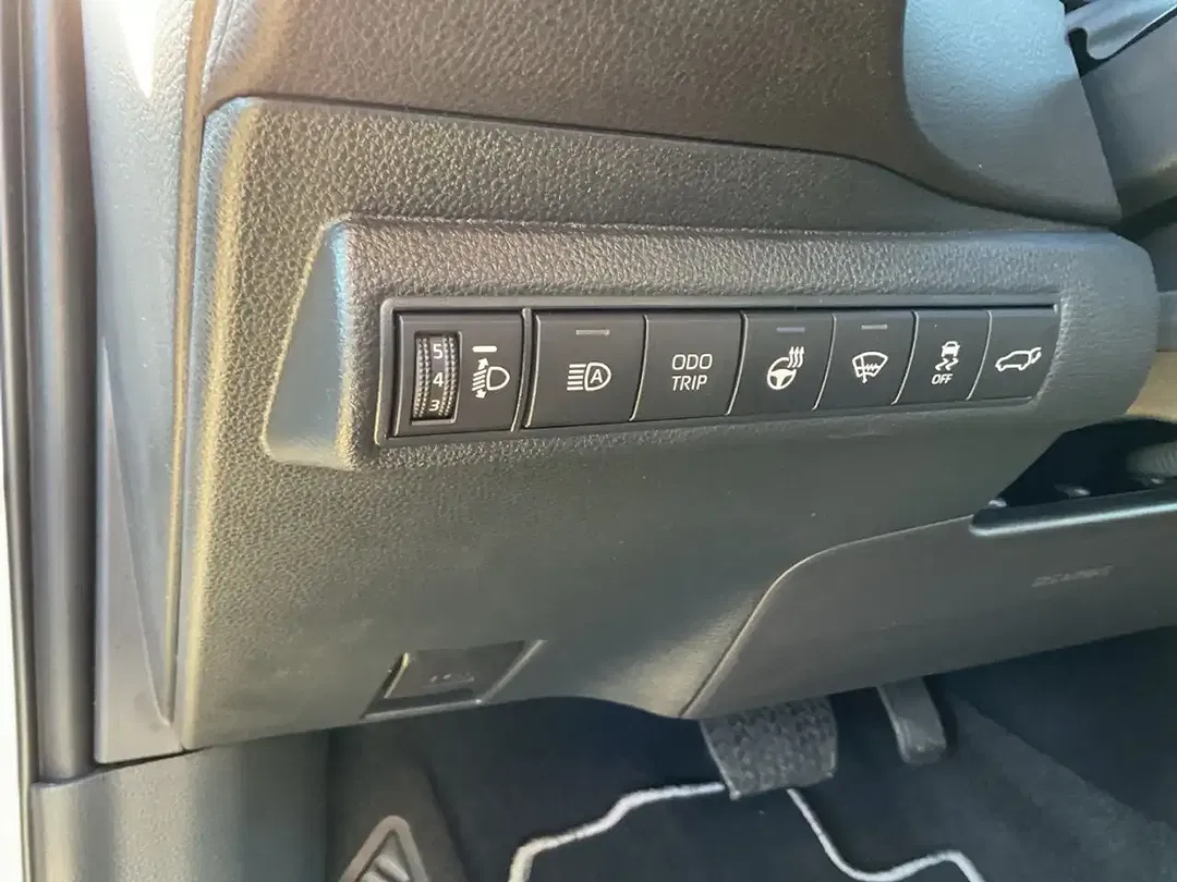 Toyota Corolla - Thumbnail 10